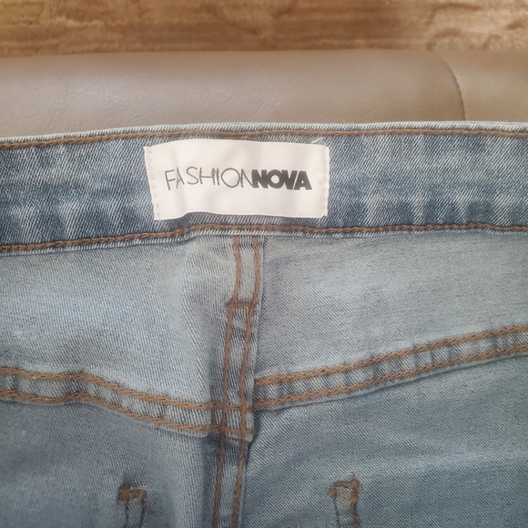 Fashion Nova! Womens Stacked  Bootcut Jeans With High Stretch Size 16! - Picture 10 of 10